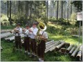 Libky vystdalo kvarteto malch muzikant z nedalekho St.Oswaldu - Bhmerwald Blser, <br />kter zahrlo za kanlem a za potokem pro zmnu v echch  - Jeov / Iglbach 12.09.2009 