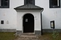 Vchod pro nvtvnky kostela je na jinm boku